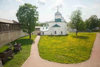 Изборск. Никольский собор.