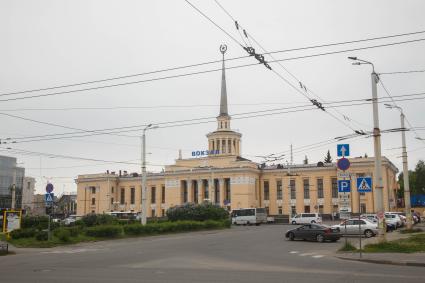 Республика Карелия. Петрозаводск. Железнодорожный вокзал и площадь Гагарина.