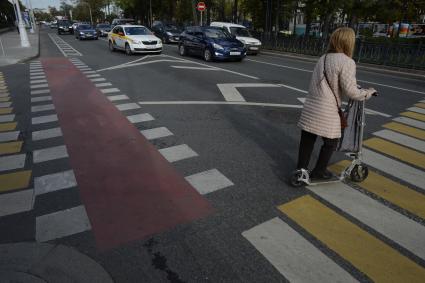 Москва.  Велодорожка на  Тверском бульваре.