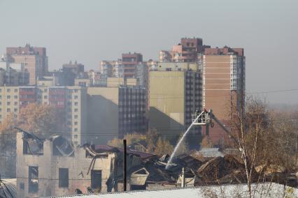 Иркутск. Во время тушения пожара в мебельном магазине гипермаркете `Мебель Сити`.