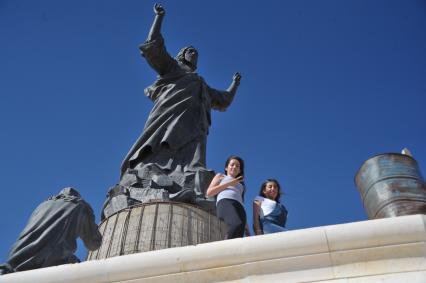 Сирия, Сайданайя. Статуя  Иисуса Христа на вершине горы Херувимов.