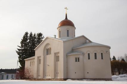 Финляндия, национальный парк Коли.  Вид на Ново-Валаамский Спасо-Преображенский монастырь.