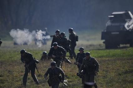 Московская область, Бородино. Участники реконструкции боев на Можайской линии обороны в октябре 1941 года,  проведенных  в рамках военно-исторического фестиваля `Москва за нами.1941 год`.