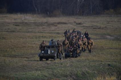 Московская область, Бородино. Участники реконструкции боев на Можайской линии обороны в октябре 1941 года,  проведенных  в рамках военно-исторического фестиваля `Москва за нами.1941 год`.