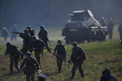 Московская область, Бородино. Участники реконструкции боев на Можайской линии обороны в октябре 1941 года,  проведенных  в рамках военно-исторического фестиваля `Москва за нами.1941 год`.