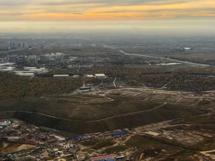 Московская область.  Вид из иллюминатора самолета на рекультвируемый полигон ТБО Саларьево.