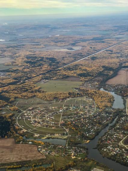 Московская область.  Вид из иллюминатора самолета на поселение Щаповское.