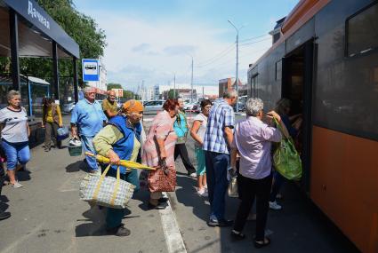 Оренбург. Автобусная остановка.