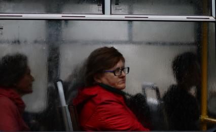 Оренбург. Женщина в автобусе.