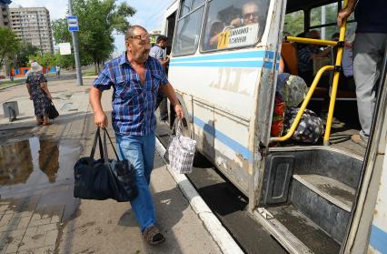 Оренбург. Автобусная остановка.