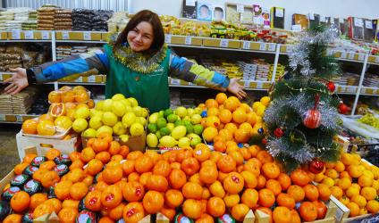 Оренбург. Торговля фруктами в преддверии Нового года.