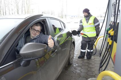 Тула.  На автозаправочной станции `Роснефть`.