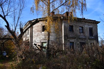 Московская область. Вид на усадьбу `Петровское-Алабино`.