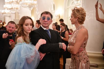 Москва. Певец Григорий Лепс с женой Анной (справа) и дочерью Евой (слева) на балу дебютанток журнала Tatler в отеле The Ritz-Carlton.