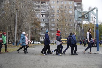 Екатеринбург. Учебная эвакуация детей в школе во время единого дня безопасности