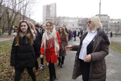 Екатеринбург. Учебная эвакуация детей в школе во время единого дня безопасности