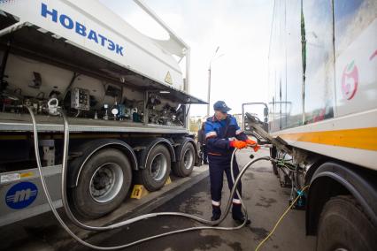 Челябинск. Передвижной автомобильный газовый заправочный комплекс.