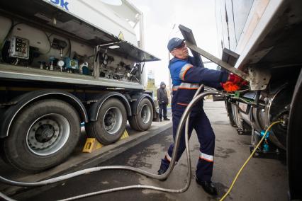 Челябинск. Передвижной автомобильный газовый заправочный комплекс.