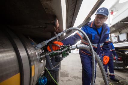 Челябинск. Передвижной автомобильный газовый заправочный комплекс.