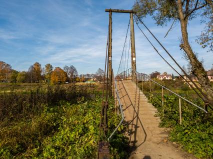 Московская область. Вид на мост через Москву-реку между деревнями  санатория им. Герцена и Васильевское Одинцовского  района.