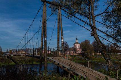 Московская область. Вид на мост через Москву-реку между деревнями  санатория им. Герцена и Васильевское Одинцовского  района.