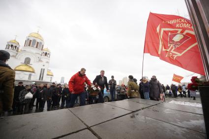 Екатеринбург. Празднование 100-летия ВЛКСМ у памятника комсомольцам Урала