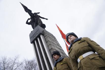 Екатеринбург. Празднование 100-летия ВЛКСМ у памятника комсомольцам Урала