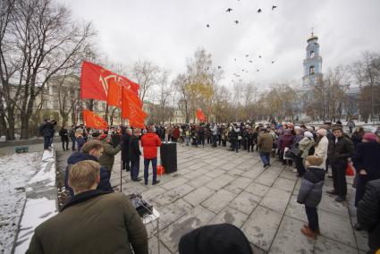 Екатеринбург. Празднование 100-летия ВЛКСМ у памятника комсомольцам Урала