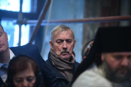 Москва. Актер Евгений Киндинов во время отпевания  актера  Николая Караченцова в храме Воскресения Славущего на Успенском Вражке.