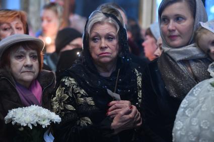 Москва. Вдова Николая Караченцова Людмила Поргина на отпевании актера Николая Караченцова в храме Воскресения Славущего на Успенском Вражке.