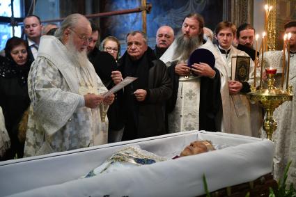 Москва. Патриарх Московский и всея Руси Кирилл во время отпевания актера Николая Караченцова в храме Воскресения Славущего на Успенском Вражке.