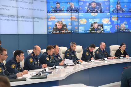 Москва. Во время селекторного совещания в Национальном Центре управления в кризисных ситуациях МЧС России.