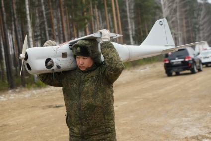 Екатеринбург. Свердловский полигон. Военнослужащий армии государств-членов ОДКБ (Организация Договора о коллективной безопасности) во время совместных учений миротворческих сил \'Нерушимое братство – 2018\'