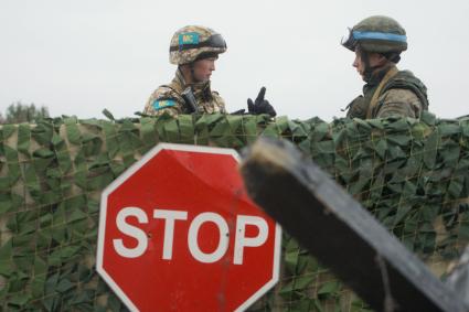 Екатеринбург. Свердловский полигон. Военнослужащие армии государств-членов ОДКБ (Организация Договора о коллективной безопасности) во время совместных учений миротворческих сил \'Нерушимое братство – 2018\'