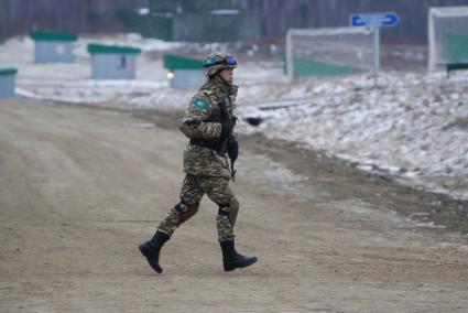 Екатеринбург. Свердловский полигон. Военнослужащийармии Казахстана во время совместных учений миротворческих сил государств-членов ОДКБ (Организация Договора о коллективной безопасности) \'Нерушимое братство – 2018\'