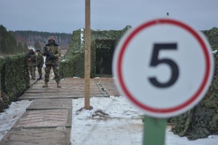 Екатеринбург. Свердловский полигон. Военнослужащий армии государств-членов ОДКБ (Организация Договора о коллективной безопасности) во время совместных учений миротворческих сил \'Нерушимое братство – 2018\'