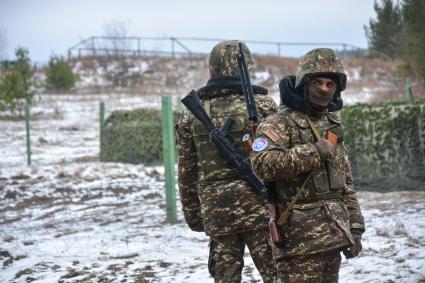 Екатеринбург. Свердловский полигон. Военнослужащий армии государств-членов ОДКБ (Организация Договора о коллективной безопасности) во время совместных учений миротворческих сил \'Нерушимое братство – 2018\'