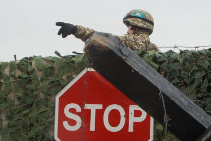 Екатеринбург. Свердловский полигон. Военнослужащие армии государств-членов ОДКБ (Организация Договора о коллективной безопасности) во время совместных учений миротворческих сил \'Нерушимое братство – 2018\'