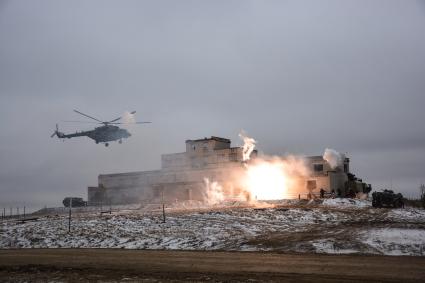 Екатеринбург. Свердловский полигон. Военнослужащий армии государств-членов ОДКБ (Организация Договора о коллективной безопасности) во время совместных учений миротворческих сил \'Нерушимое братство – 2018\'