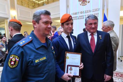 Москва. Награждение детей и подростков, проявивших мужество в экстримальных ситуациях и спасших человеческие жизни, в Совфеде РФ.