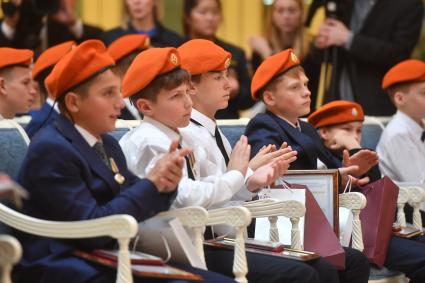 Москва. Награждение детей и подростков, проявивших мужество в экстримальных ситуациях и спасших человеческие жизни, в Совфеде РФ.