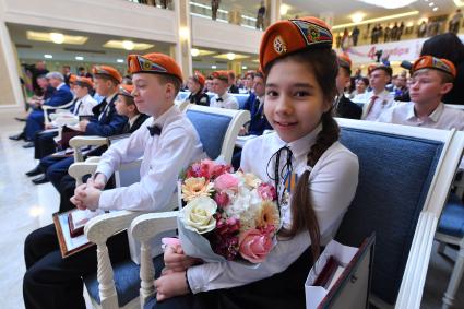 Москва. Камила Тайсина (справа) , спасшая тонущего одноклассника,  на награждении детей и подростков, проявивших мужество в экстримальных ситуациях и спасших человеческие жизни, в Совфеде РФ.