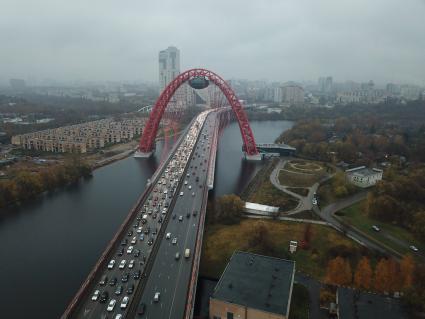 Москва.   Вид на Живописный мост через Москву-реку.