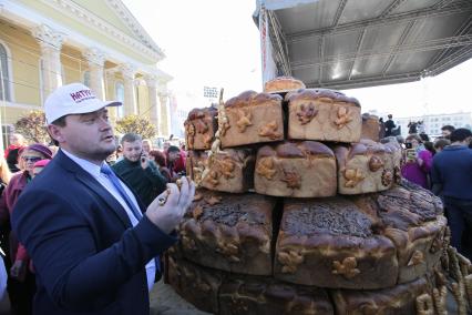 Ставрополь. Самый большой каравай в мире испекли в  День народного единства.