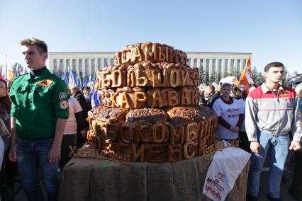 Ставрополь. Самый большой каравай в мире испекли в  День народного единства.