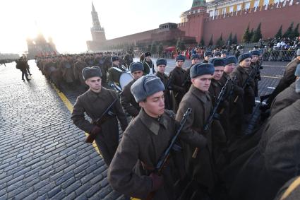 Москва. Участники марша, посвященного 77-й годовщине военного парада 1941 года, на Красной площади.