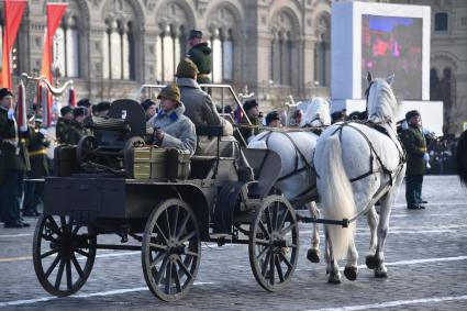 Москва. Участники марша, посвященного 77-й годовщине военного парада 1941 года, на Красной площади.