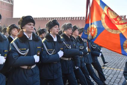 Москва. Участники марша, посвященного 77-й годовщине военного парада 1941 года, на Красной площади.