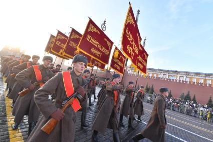 Москва. Участники марша, посвященного 77-й годовщине военного парада 1941 года, на Красной площади.