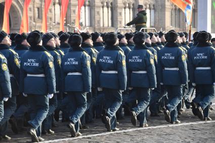 Москва. Участники марша, посвященного 77-й годовщине военного парада 1941 года, на Красной площади.